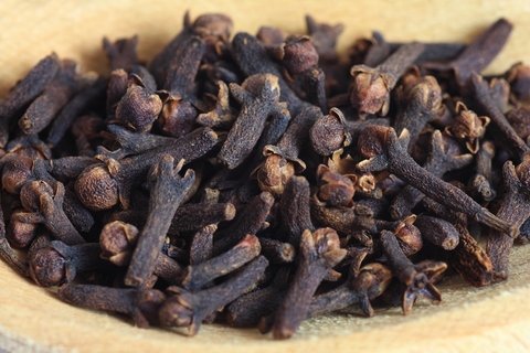 Clove Essential Oil (Syzygium Aromaticum)