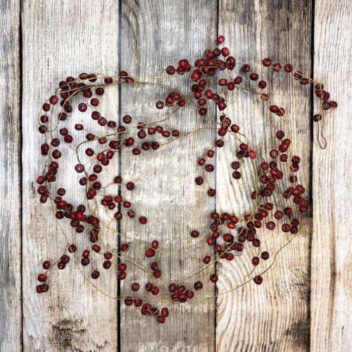 Delicate red berry garland decoration on fine gold-coloured strands